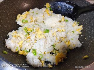 青椒鸡蛋炒饭的做法步骤：4