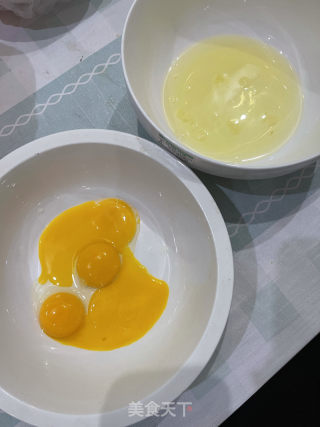 香葱肉松戚风蛋糕的做法步骤：2