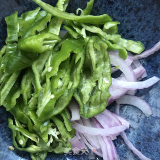 大葱青椒炒肥牛的做法步骤：3