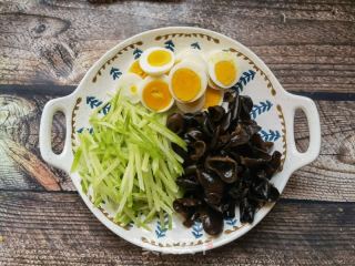 青萝卜木耳拌鸡蛋的做法步骤：6