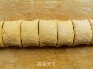 南瓜胡麻椒盐花卷的做法步骤：10