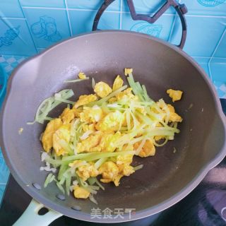 青笋炒鸡蛋的做法步骤：7