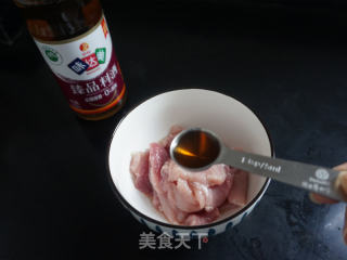 西芹木耳炒肉片的做法步骤：2