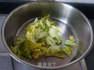 西芹木耳炒肉片的做法步骤：5