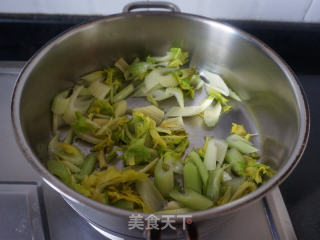 西芹木耳炒肉片的做法步骤：6