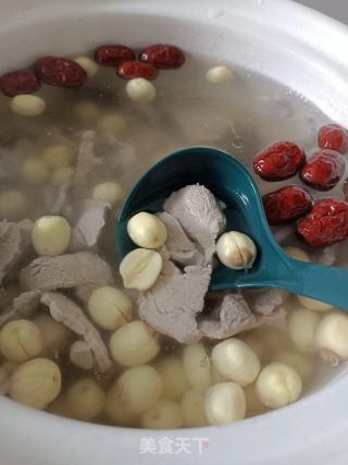 瘦肉莲子汤的做法步骤：6