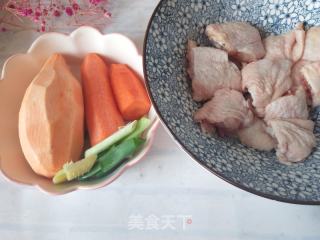 菠萝红薯鸡翅的做法步骤：1