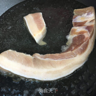 五花肉炒萝卜干的做法步骤：2