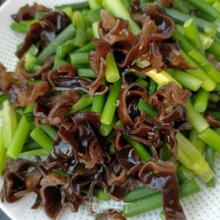 肉丝鸡蛋炒蒜苔的做法步骤：3