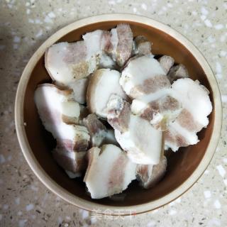 五花肉焖黄皮豆干的做法步骤：1