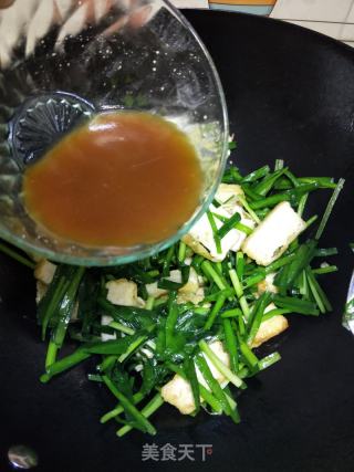 黄皮豆干炒韭菜的做法步骤：7