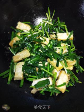 黄皮豆干炒韭菜的做法步骤：8