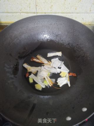 青椒炒豆腐皮的做法步骤：4