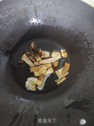 青椒炒豆腐皮的做法步骤：5