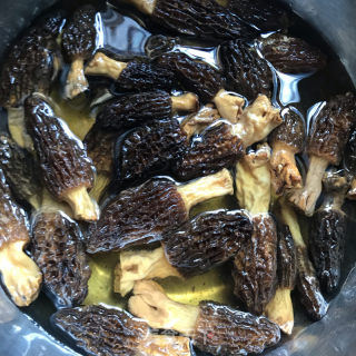 羊肚菌炒青菜的做法步骤：1