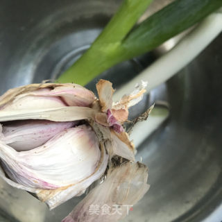 羊肚菌炒青菜的做法步骤：3