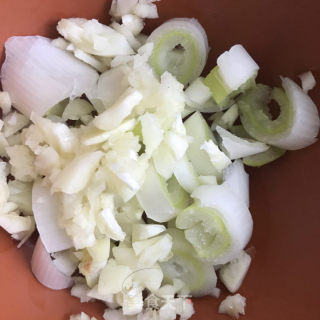 羊肚菌炒青菜的做法步骤：5