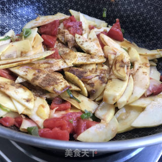 番茄青椒炒笋瓜片的做法步骤：8