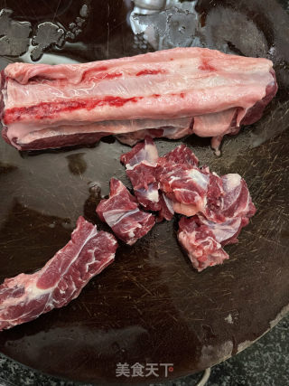 豆腐串牛腩煲的做法步骤：1