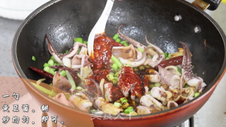 酱香蒜台鱿鱼的做法步骤：4