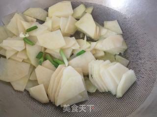 烧烤料猪头肉土豆片的做法步骤：2