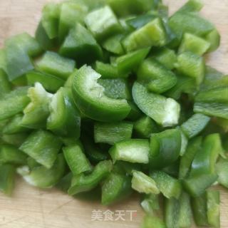 菜椒毛豆炒鹿心的做法步骤：1