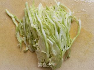 蒜蓉辣酱拌米线的做法步骤：2