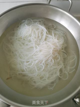 麻辣米线的做法步骤：6