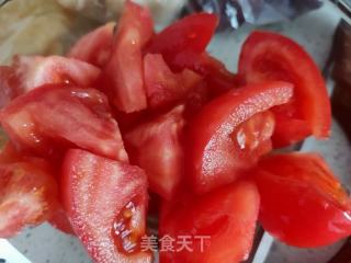 番茄青椒炒土豆的做法步骤：1
