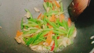 西芹炒百合的做法步骤：8