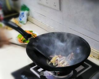 荷兰豆炒咸肉的做法步骤：2