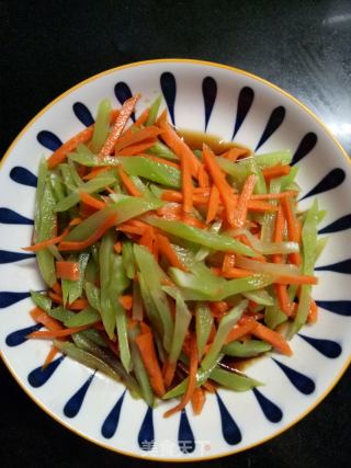 胡萝卜拌莴笋的做法步骤：4