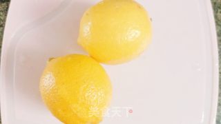 柠檬蜂蜜水的做法步骤：1