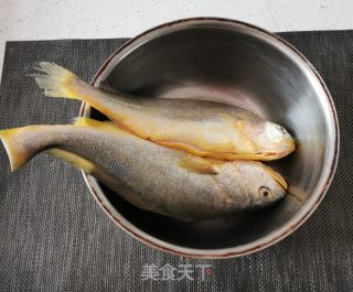 红烧黄鱼的做法步骤：1