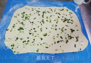 牛奶葱油花卷和荷叶饼的做法步骤：3