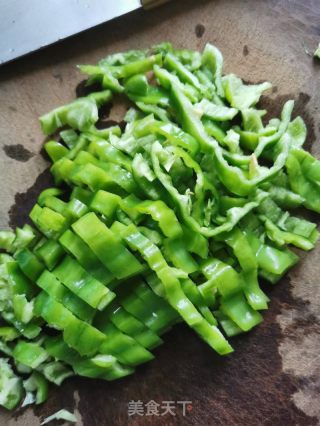 豆豉大葱炒辣椒的做法步骤：2