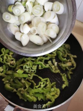 豆豉大葱炒辣椒的做法步骤：7
