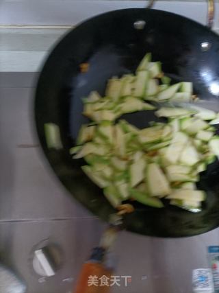 清炒西葫芦的做法步骤：4