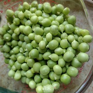 五花肉炒豌豆的做法步骤：2