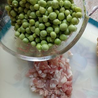 五花肉炒豌豆的做法步骤：3