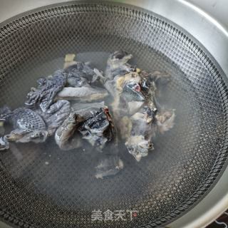 乌鸡块土豆汤的做法步骤：3