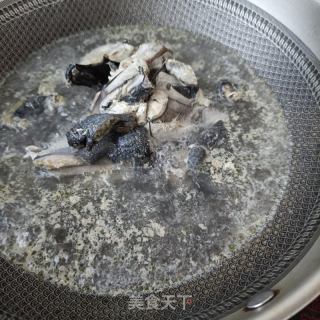 乌鸡块土豆汤的做法步骤：4
