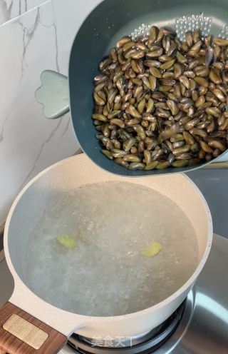 辣椒炒海瓜子的做法步骤：1