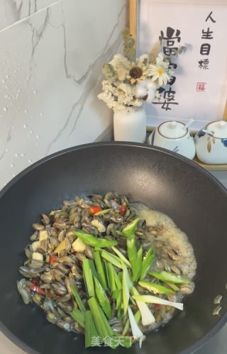 辣椒炒海瓜子的做法步骤：9