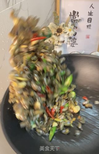 辣椒炒海瓜子的做法步骤：10