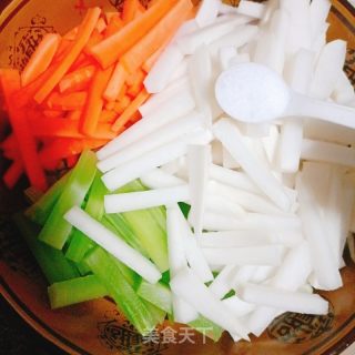 酸辣萝卜条的做法步骤：3