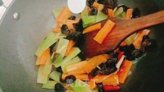 素炒莴笋的做法步骤：7