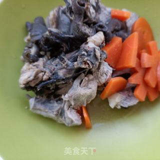 蒜苔炒乌鸡的做法步骤：2
