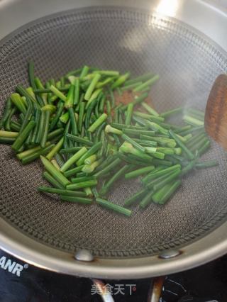 蒜苔炒乌鸡的做法步骤：5