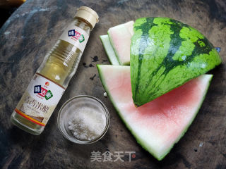 糖醋西瓜皮的做法步骤：1